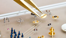 西安江诗丹顿指定维修门店打开表壳